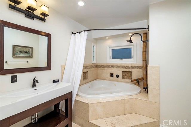 Detail Gallery Image 16 of 37 For 16755 Bay View Dr, Huntington Beach,  CA 92649 - 4 Beds | 2/1 Baths