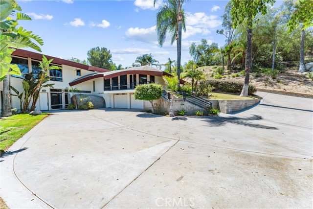 2360 Boulder Bluffs Court, Riverside CA: https://media.crmls.org/medias/859f8a3f-da00-4e43-bf46-9ab2f0122144.jpg