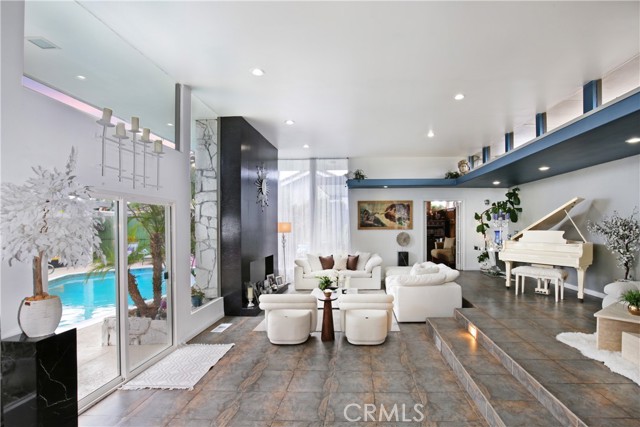 Detail Gallery Image 3 of 49 For 8434 Quinn St, Downey,  CA 90241 - 5 Beds | 4 Baths