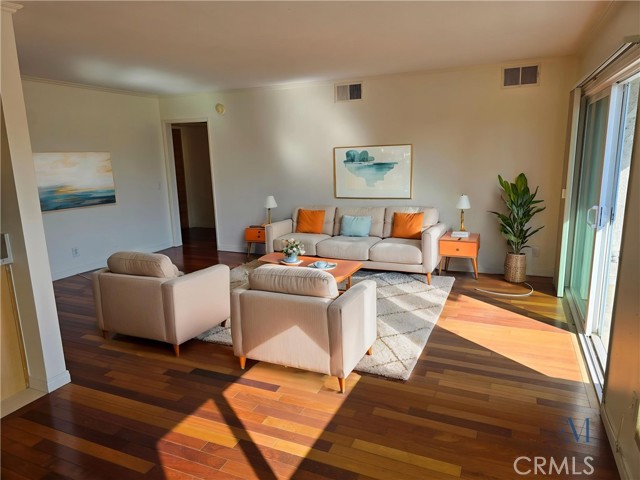 Front Image Thumbnail for CRSR26057502