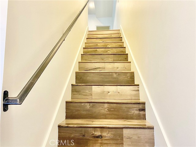 Detail Gallery Image 17 of 38 For 7327 Kester Ave #3,  Van Nuys,  CA 91405 - 4 Beds | 3/1 Baths