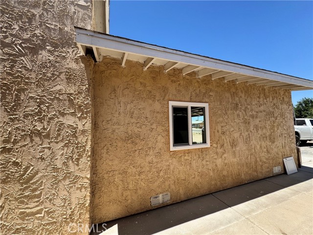 16209 Juniper Street, Hesperia CA: https://media.crmls.org/medias/85a1a2a5-2314-4744-9163-7aa9d5a257cc.jpg