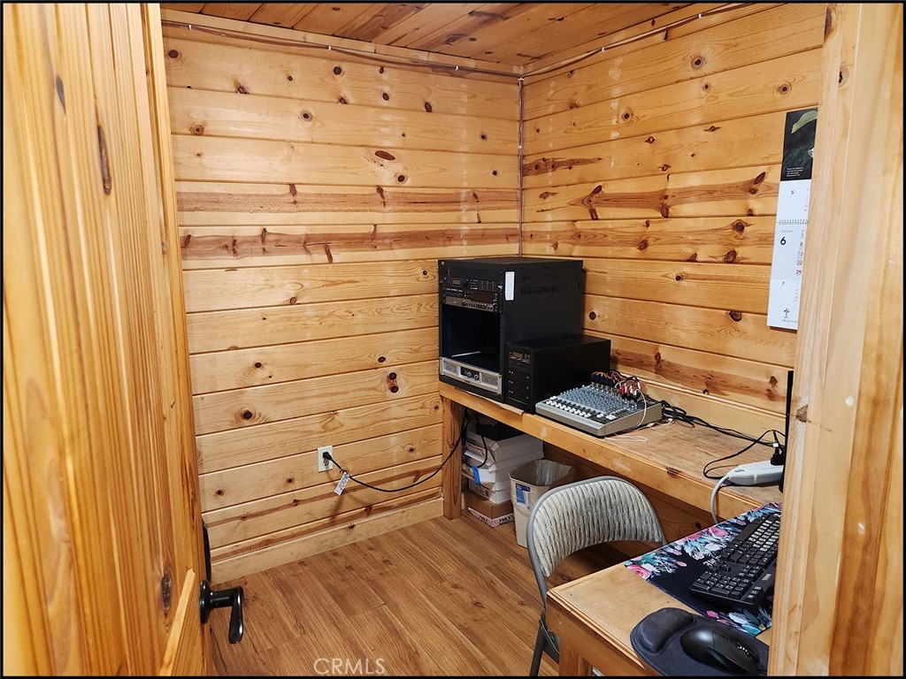 https://media.crmls.org/medias/85a20de7-9295-4939-bb43-2d05dc401622.jpg?preset=X-Large
