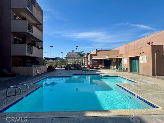 Detail Gallery Image 10 of 13 For 450 E 4th St #437,  Santa Ana,  CA 92701 - 2 Beds | 2 Baths