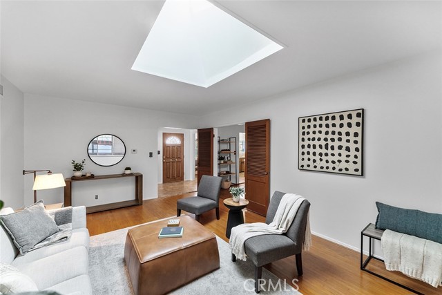 748 E Casad Street, Covina CA: https://media.crmls.org/medias/85a3ea8f-5ee4-4d46-b317-c8a27a62eaea.jpg