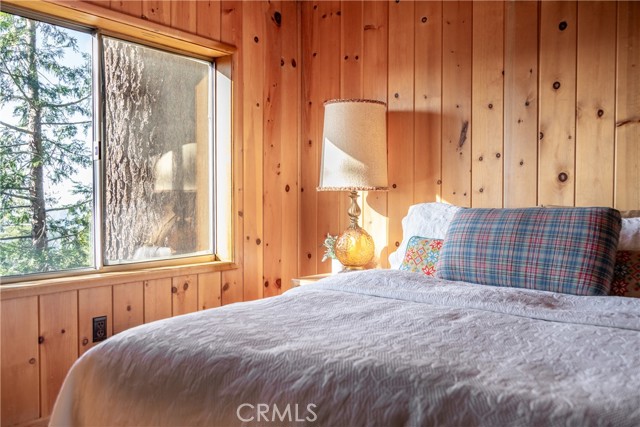 24032 Skyland Drive, Crestline CA: https://media.crmls.org/medias/85a45ba2-ed51-412c-92b3-6f0dea9a3d3f.jpg