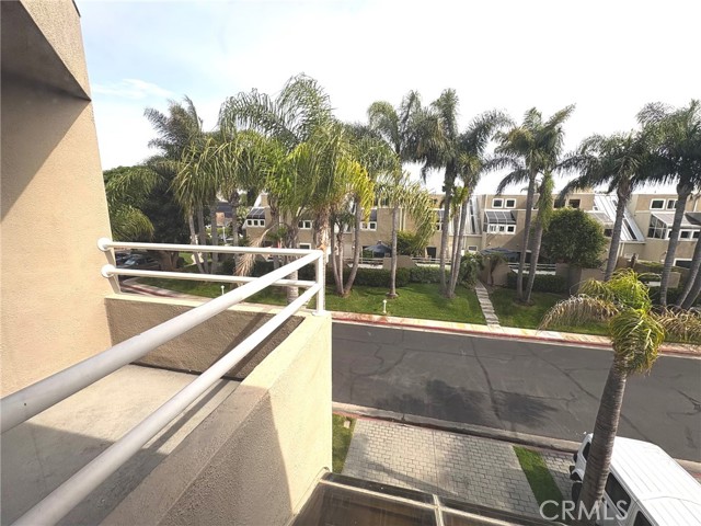 Detail Gallery Image 13 of 21 For 3381 Bandit Cir, Huntington Beach,  CA 92649 - 3 Beds | 3 Baths