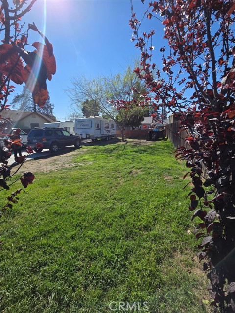 Detail Gallery Image 2 of 2 For 431 Douglas, Bakersfield,  CA 93308 - 3 Beds | 1 Baths