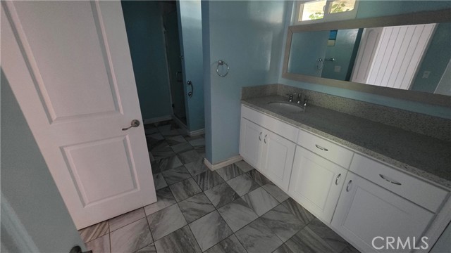 Detail Gallery Image 12 of 24 For 10126 Vanalden, Northridge,  CA 91324 - 4 Beds | 3 Baths