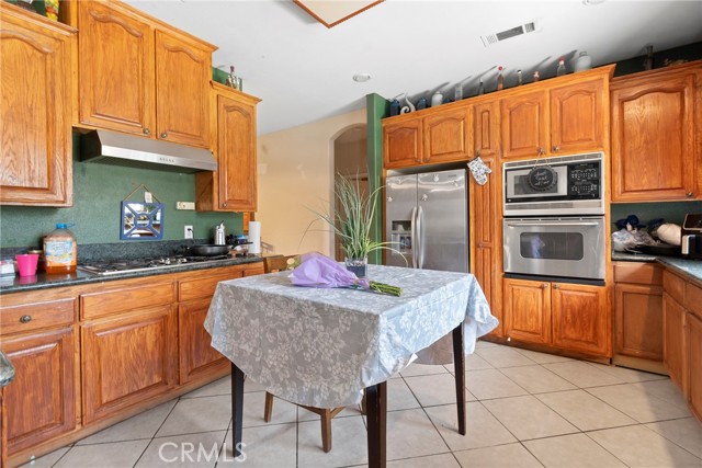 25785 Edgemont Court, San Bernardino CA: https://media.crmls.org/medias/85a5c9e5-6c21-4c3c-881c-d70fe455e3c0.jpg