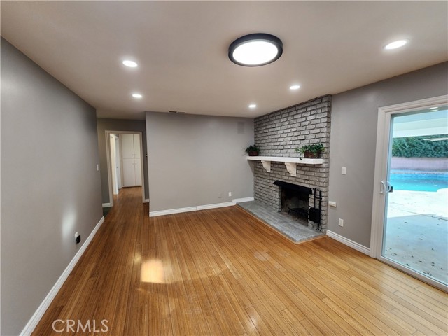 Detail Gallery Image 14 of 34 For 22240 Burton, Canoga Park,  CA 91304 - 4 Beds | 3 Baths