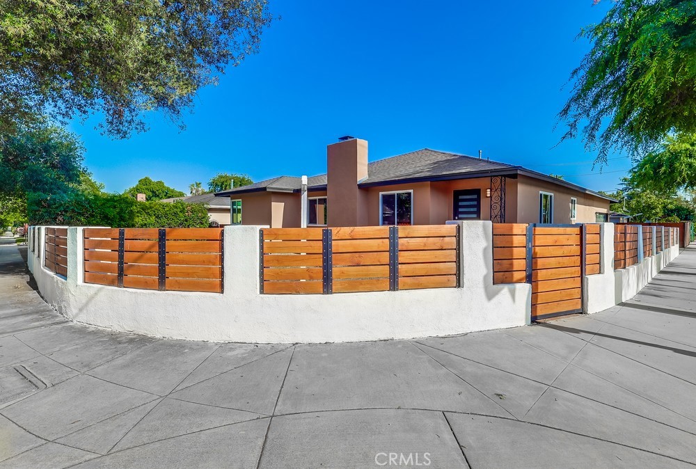 2748 E Orange Grove Boulevard