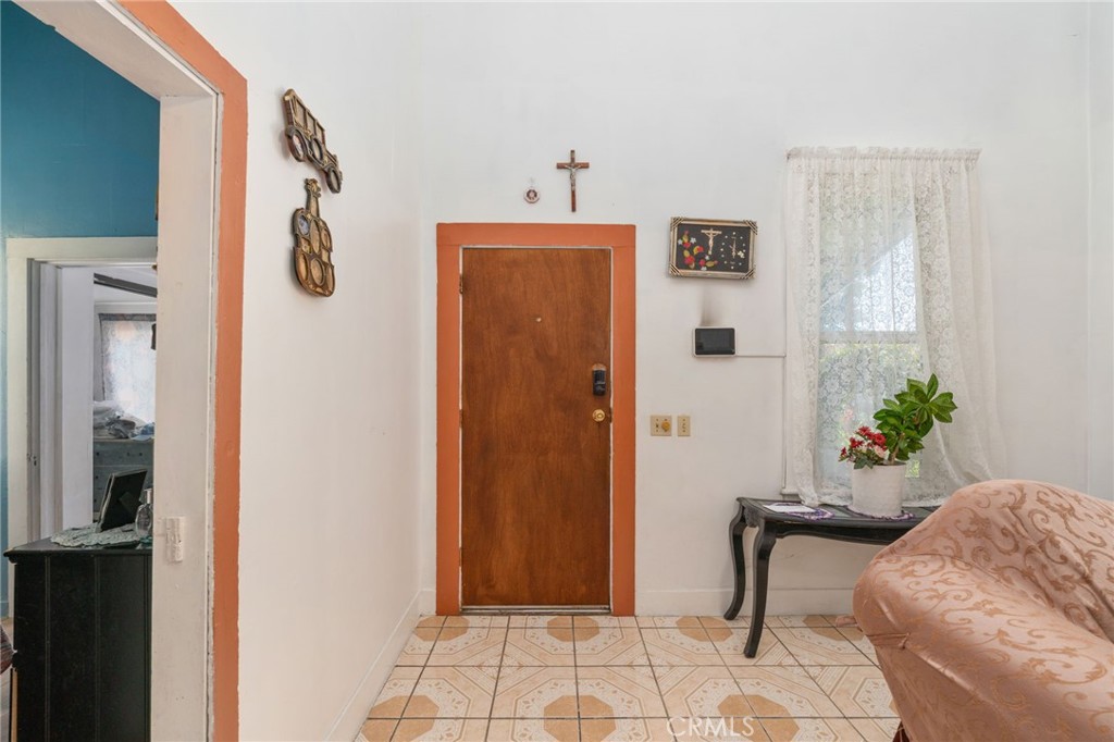 https://media.crmls.org/medias/85a655b8-1d1b-4508-b111-4501381fb0eb.jpg?preset=X-Large