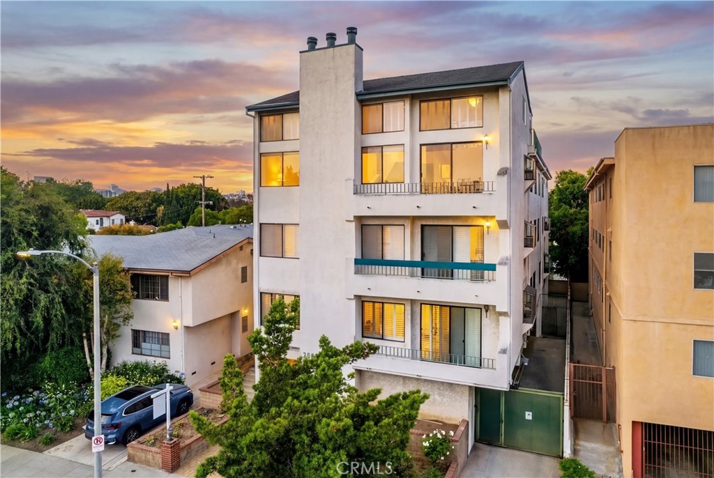 2008 S Bentley Avenue #5