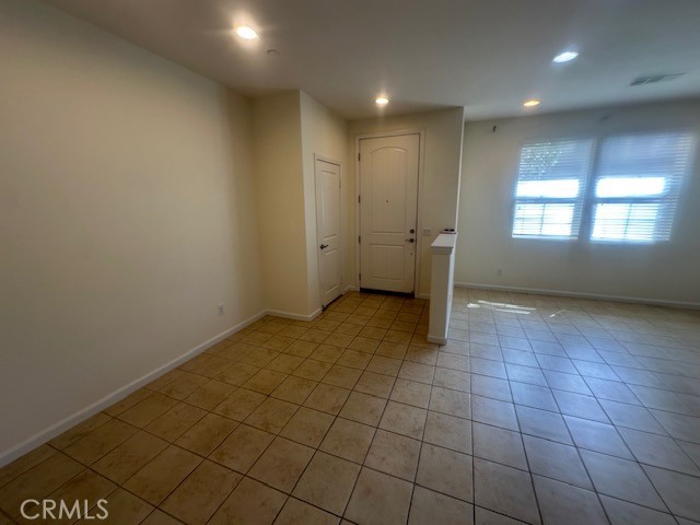 Detail Gallery Image 16 of 28 For 3028 E via Fiano, Ontario,  CA 91764 - 3 Beds | 2/1 Baths