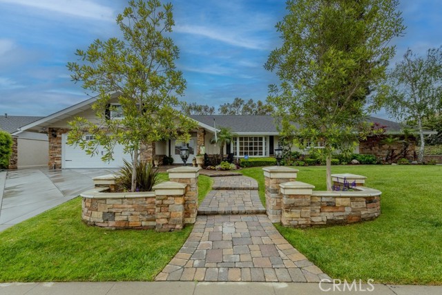 Detail Gallery Image 4 of 66 For 1448 W Domingo Rd, Fullerton,  CA 92833 - 4 Beds | 2 Baths
