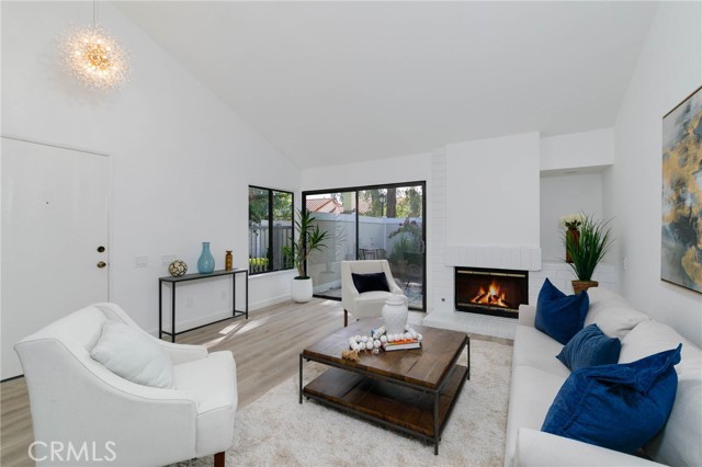 Detail Gallery Image 6 of 29 For 1327 Solera Ln #6,  Diamond Bar,  CA 91765 - 2 Beds | 3 Baths