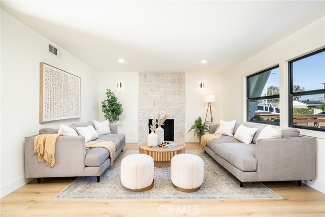 Detail Gallery Image 8 of 36 For 8342 Friesland Dr, Huntington Beach,  CA 92647 - 3 Beds | 2 Baths