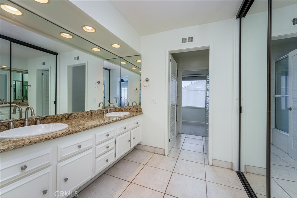 MLS #OC25258782 image #30