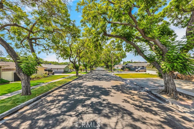 1309 N Linwood Avenue, Santa Ana CA: https://media.crmls.org/medias/85ad5b76-d44f-48af-bf93-3d904c1efa2a.jpg