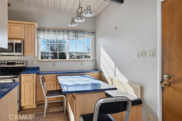 Detail Gallery Image 8 of 39 For 12762 Shoreview Dr, Clearlake Oaks,  CA 95423 - 2 Beds | 2 Baths