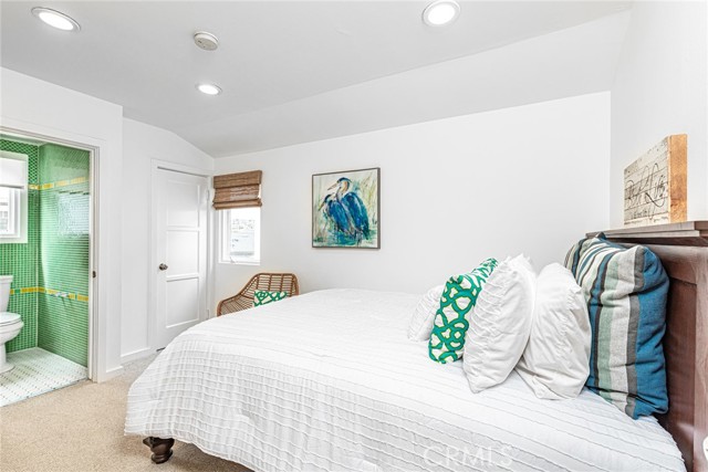 Detail Gallery Image 13 of 41 For 3717 Channel Pl, Newport Beach,  CA 92663 - 4 Beds | 2/1 Baths