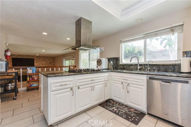 46 Country Wood Drive, Pomona CA: https://media.crmls.org/medias/85ae4cd9-be3a-4c07-ad61-022f0bc3f9b0.jpg