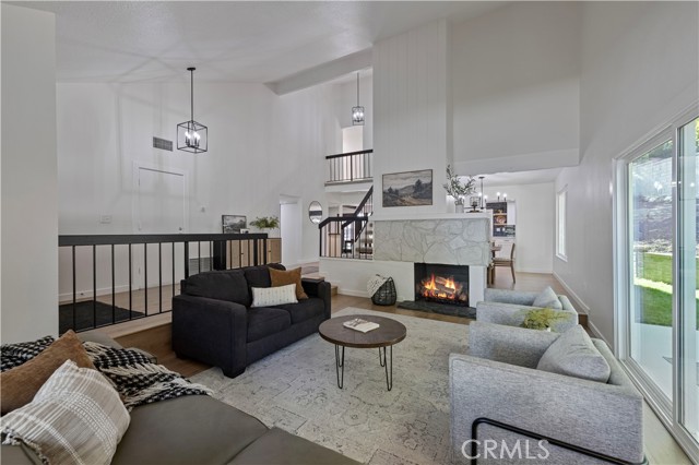 Detail Gallery Image 8 of 52 For 25457 via Macarena, Valencia,  CA 91355 - 5 Beds | 3 Baths