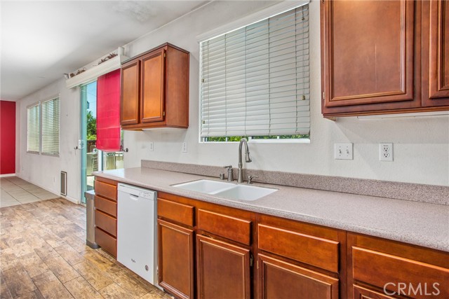 1802 Pummelo Drive, Redlands CA: https://media.crmls.org/medias/85b091a6-cc28-48c6-a83d-604be4192b81.jpg