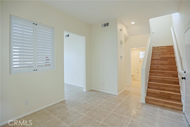 Detail Gallery Image 12 of 23 For 2062 W Blue Violet Ct, Anaheim,  CA 92801 - 3 Beds | 2/1 Baths