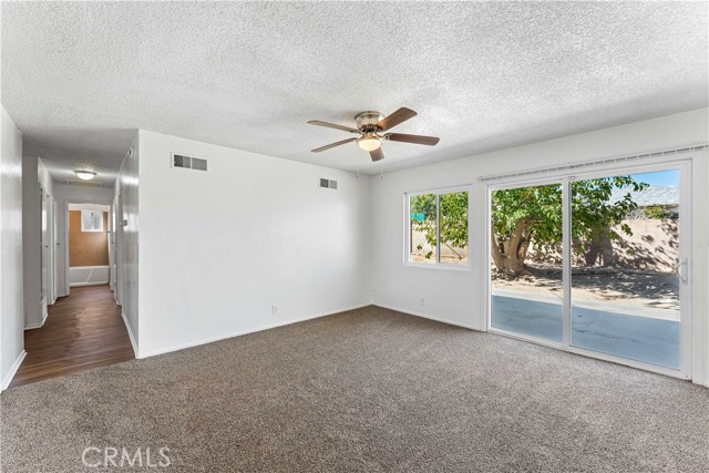 Detail Gallery Image 6 of 40 For 45581 6th St, Lancaster,  CA 93535 - 4 Beds | 2 Baths