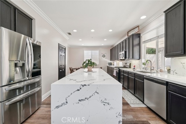 Detail Gallery Image 7 of 22 For 6953 Catawba Dr, Fontana,  CA 92336 - 4 Beds | 2/1 Baths