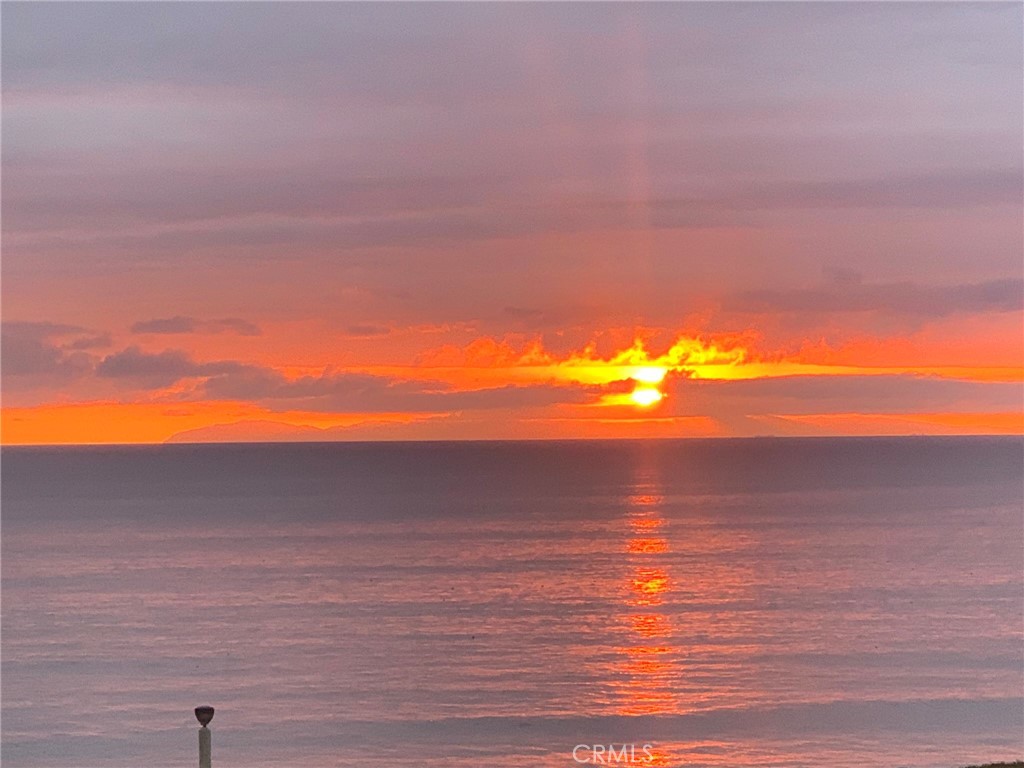 https://media.crmls.org/medias/85b1c15c-32b3-48f0-8ef0-8bb65860be61.jpg?preset=X-Large