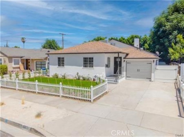 5840 White Oak Avenue, Encino CA: https://media.crmls.org/medias/85b1e8b2-f4b1-40f0-a0fc-7f6ad81da3c5.jpg