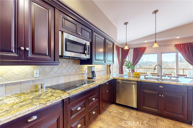Detail Gallery Image 8 of 33 For 2501 Captains Walk, Bradley,  CA 93426 - 5 Beds | 4/2 Baths