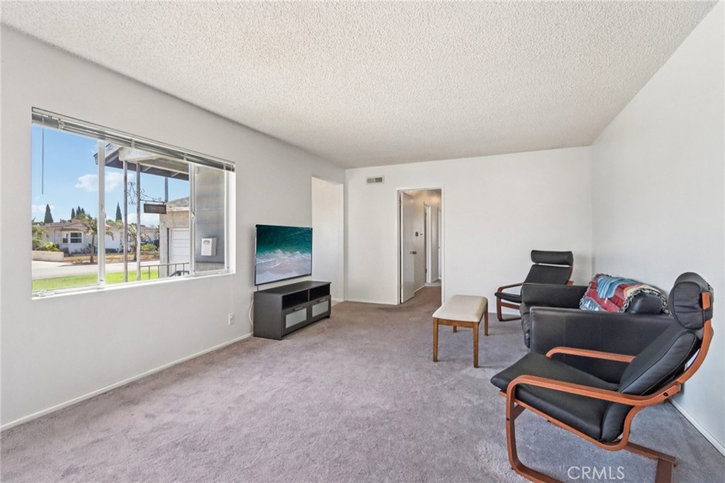 MLS #OC25176543 img 9