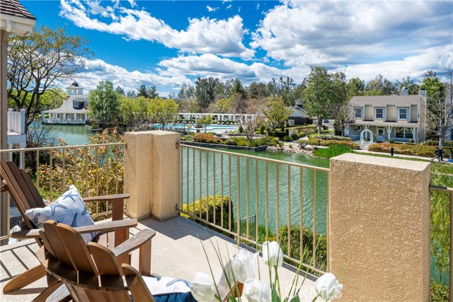 27052 Island Road, Valencia CA: https://media.crmls.org/medias/85b36cb6-b0f5-4847-9a59-1824999509b4.jpg