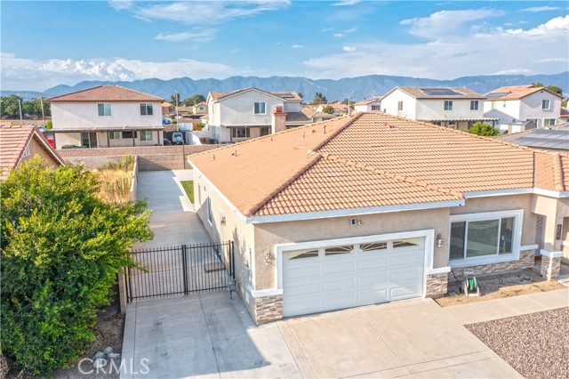 1586 W Mcwethy Street, Rialto CA: https://media.crmls.org/medias/85b3a8e1-de30-44b8-bc84-4b2c58042a36.jpg