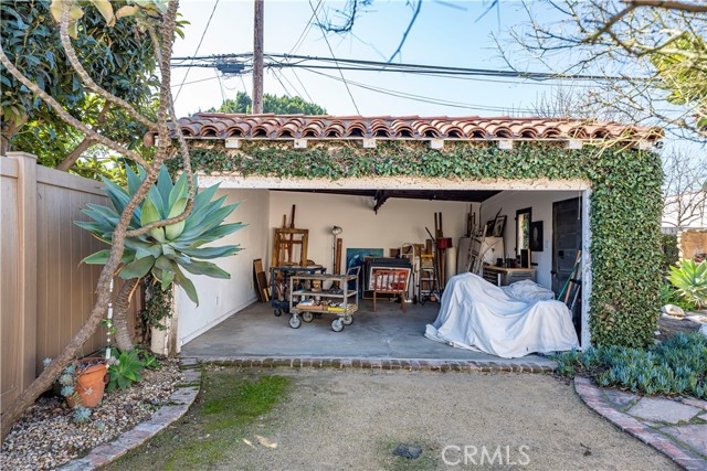 Detached garage.