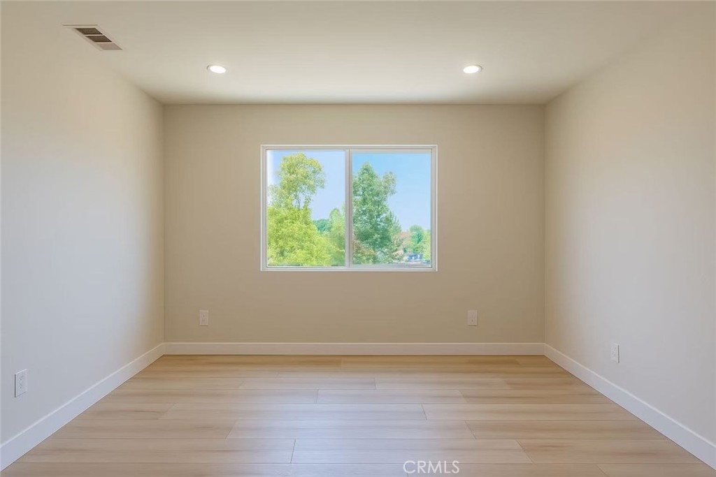 MLS #OC25142291 img 13