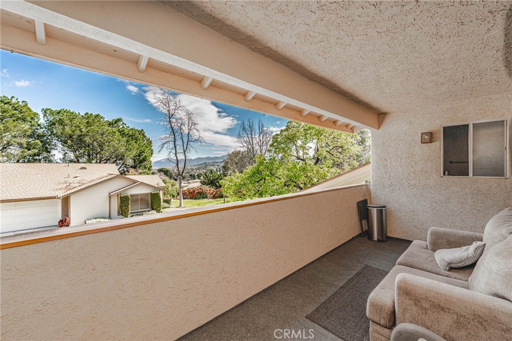 https://media.crmls.org/medias/85b3e5ad-081f-4527-82e6-2c352654542b.jpg?preset=X-Large