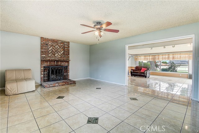 Detail Gallery Image 5 of 38 For 121 W Citron St, Corona,  CA 92882 - 3 Beds | 2 Baths