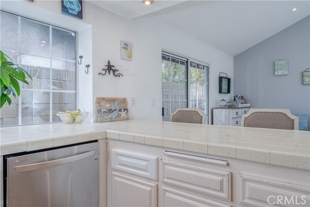 Detail Gallery Image 14 of 43 For 18250 Devonwood Cir, Fountain Valley,  CA 92708 - 3 Beds | 2 Baths