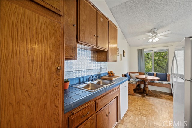 Detail Gallery Image 9 of 27 For 7439 Woodman Ave. #35,  Van Nuys,  CA 91405 - 2 Beds | 1 Baths