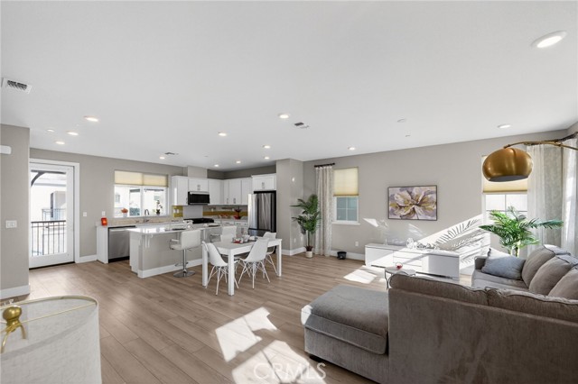 Detail Gallery Image 7 of 67 For 1303 Antonella, Hayward,  CA 94541 - 3 Beds | 3/1 Baths