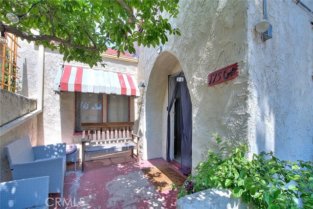 1752 1746 Lucretia Avenue, Los Angeles CA: https://media.crmls.org/medias/85b55fcb-2c56-441c-a697-db68e8635af7.jpg
