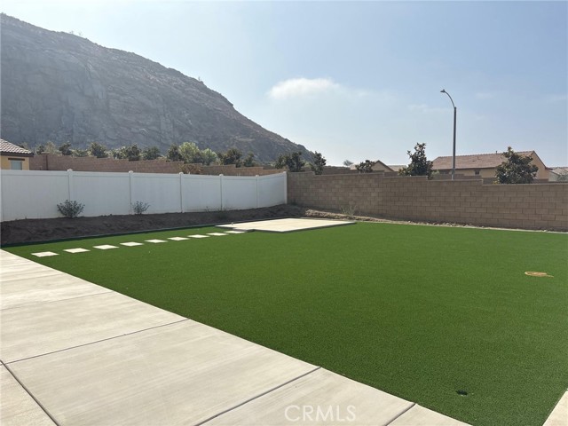 6598 Smith Rock Court, Jurupa Valley CA: https://media.crmls.org/medias/85b5652b-a097-4ef4-988d-37d4f20e4f7d.jpg