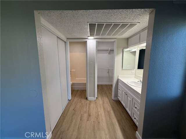 3633 Oak Creek Drive, Ontario CA: https://media.crmls.org/medias/85b5da11-d340-42b3-bdc1-61b71c40274d.jpg