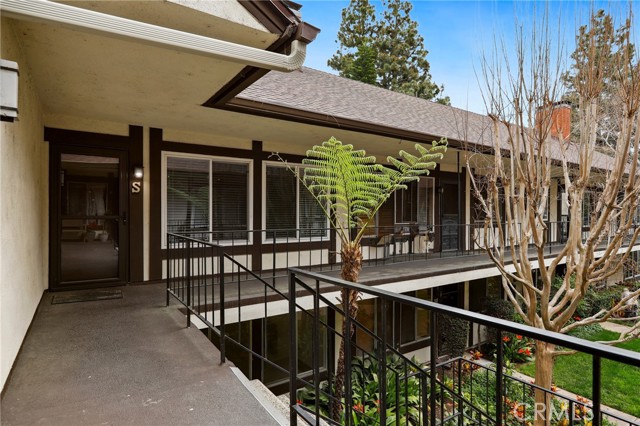 Detail Gallery Image 3 of 34 For 15504 Williams St #S,  Tustin,  CA 92780 - 3 Beds | 2 Baths