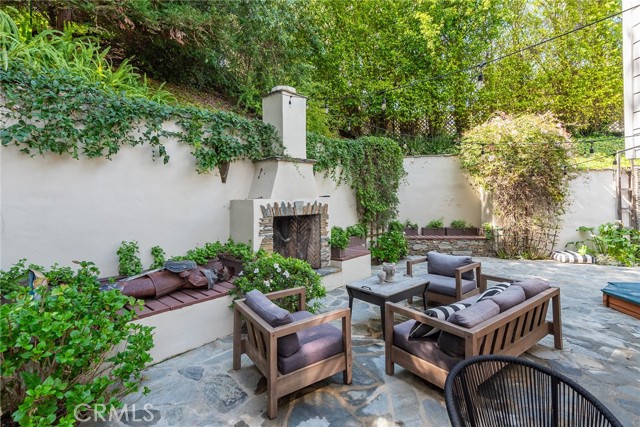 Detail Gallery Image 28 of 30 For 2445 Banyan Dr, Los Angeles,  CA 90049 - 4 Beds | 4/1 Baths